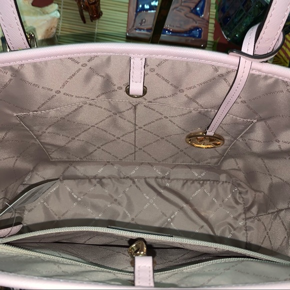 Not Avail. MK Carry All MD Multi Floral Tote - Picture 7 of 15